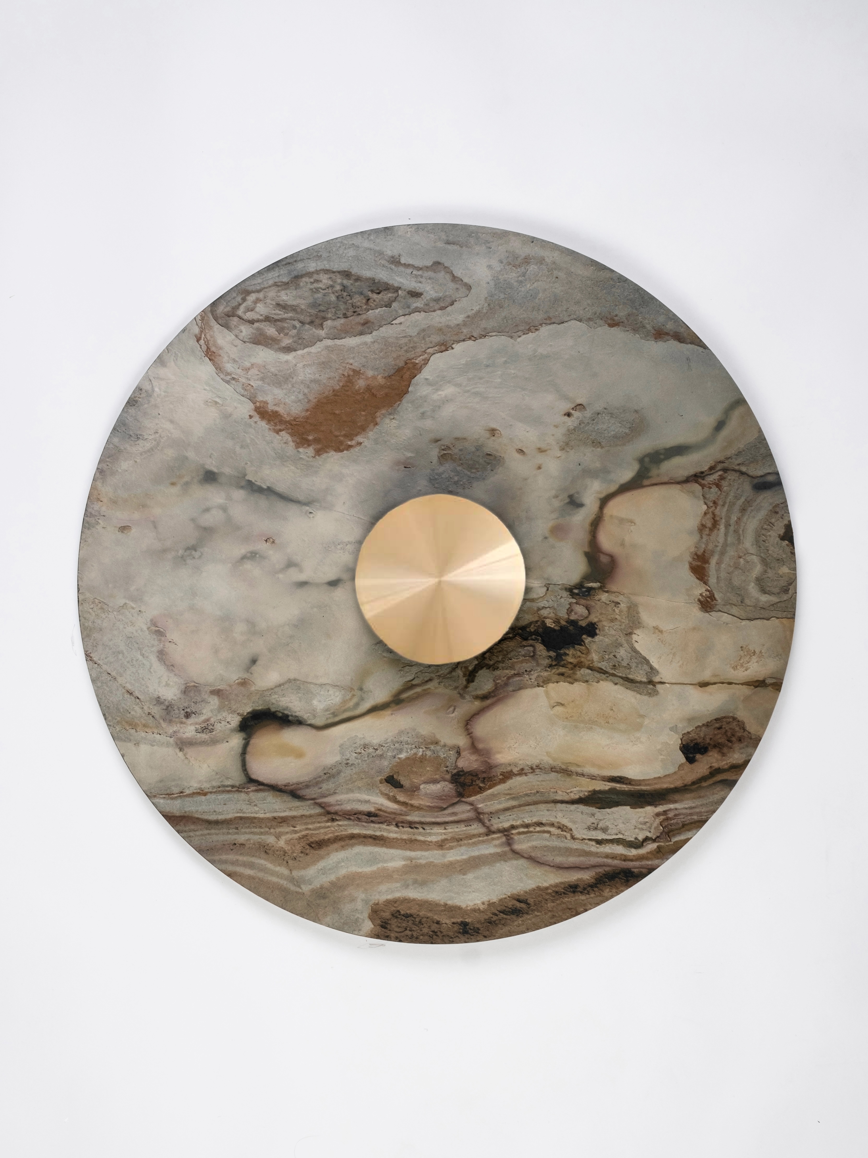 UFO Glass Wall, крупный план