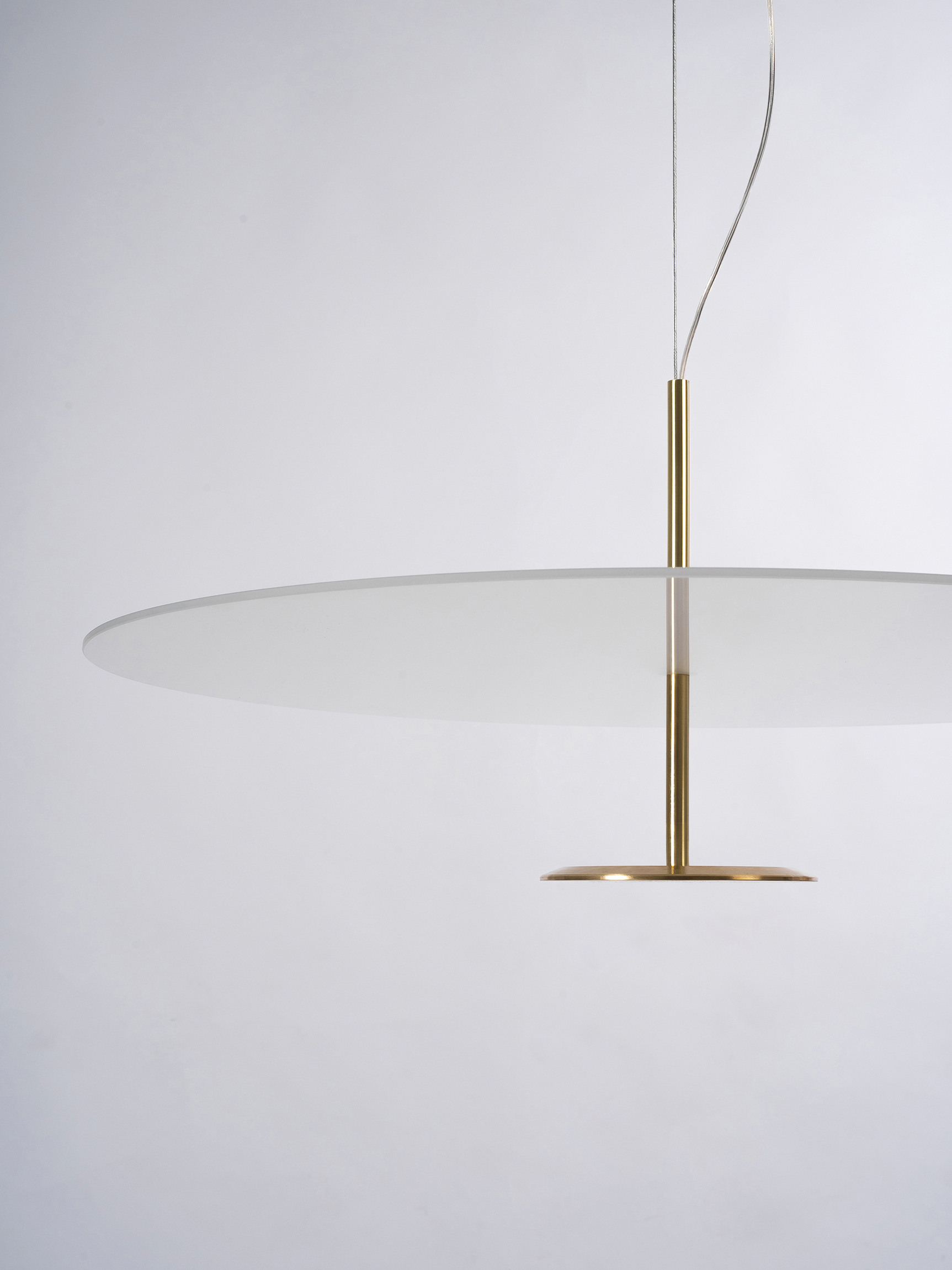 Одиночный ВЫКЛ, вид снизу вблизи